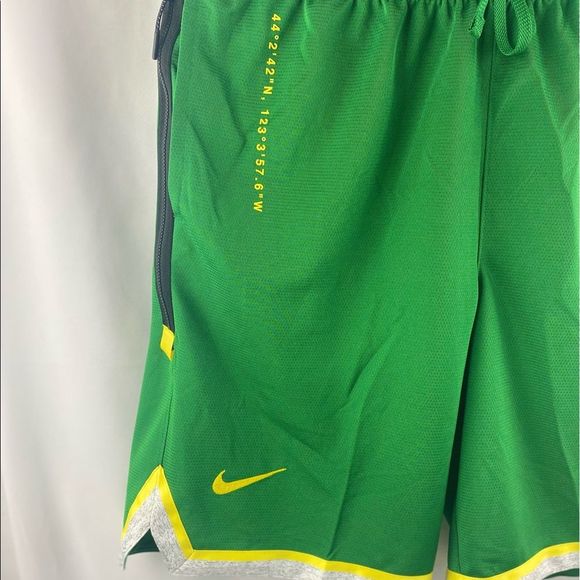 NEW Nike NCAA Oregon Ducks Dri-Fit Basketball Shorts // Medium - Picture 3 of 8